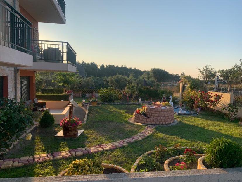 אלכסנדרופולי Dora'S Garden Villa מראה חיצוני תמונה